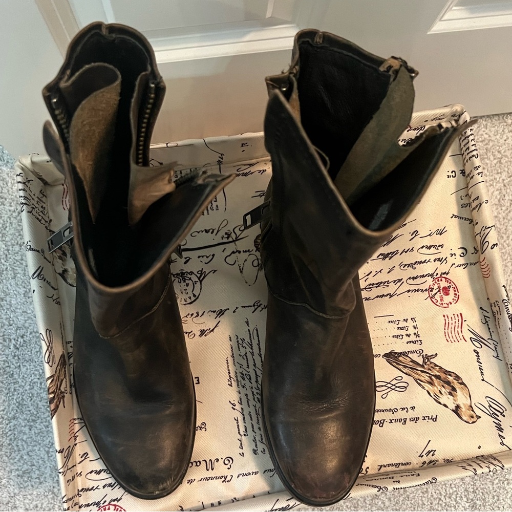 Hinge Women’s Sheldon Double Zip Black Distressed Leather Size 8 US